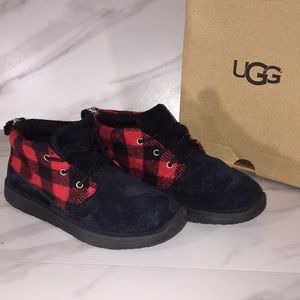 UGG CANOE RED/BLACK PLAID SIZE 13